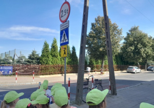 Dzieci rozpoznają znaki drogowe