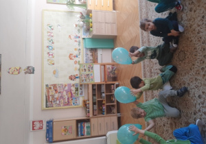 Zabawa "Balon w kole".