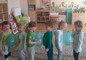 Wyścigi z balonami.