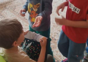 Kajtusie składają solenizantowi urodzinowe życzenia.