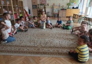 Wspólne śpiewanie "Sto lat".