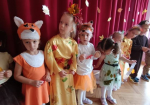 Wspólne odgadywanie jesiennych zagadek.
