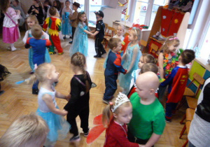 Zabawa taneczna dzieci
