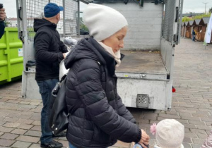 Oddawanie szkła i tekstyliów.