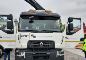 Oglądanie wozu służącego do zabierania śmieci.