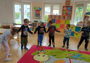 Zabawa ruchowa ucząca współdziałania.
