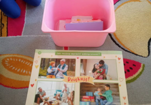 Kartki i laurki przygotowane wspólnie z rodzicami promujące wartości takie jak życzliwość, empatia i uśmiech.