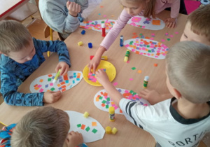 Tworzenie Kwiatu Przyjaźni.