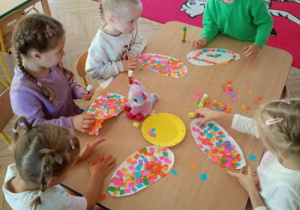 Tworzenie Kwiatu Przyjaźni.