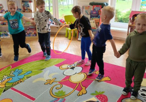 Zabawa ruchowa ucząca współdziałania.