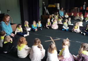 Kajtusie biorą udział w warsztatach teatralnych.
