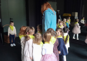 Kajtusie biorą udział w warsztatach teatralnych.