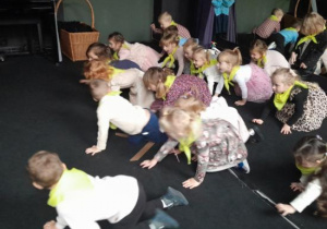 Kajtusie biorą udział w warsztatach teatralnych.