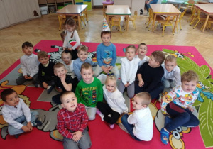 Jubilat z kolegami z grupy.