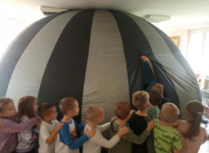 Kino sferyczne w grupie Słoneczka