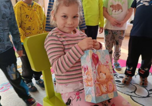 Jubilatka z prezentem.