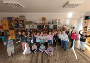 Pamiątkowe zdjęcie z Panem Leśniczym.