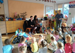 Rozmowa na temat pracy w schronisku.