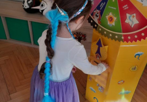 Zabawy z kołem fortuny.