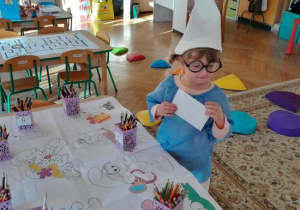 Smerf zaprasza do wykonania zadania.