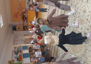 Zabawa taneczna w kole.