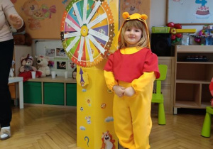 Zabawa z kołem fortuny i wykonywania misiowych zadań.