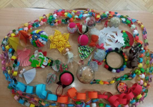 Ozdoby choinkowe przygotowane przez nasze dzieci i ich rodziców.