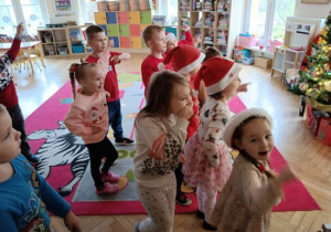 Udział w quizie Mikołajowym.