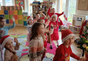 Udział w quizie Mikołajowym.