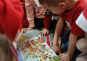 Wyszukiwanka w książce o Świętym Mikołaju.