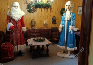 Dzieci korzystają z atrakcji na wycieczce do Kołacinka.