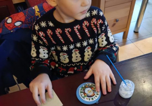 Dzieci korzystają z atrakcji na wycieczce do Kołacinka.