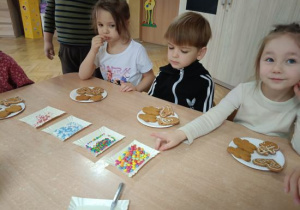 Dekorowanie pierniczków.