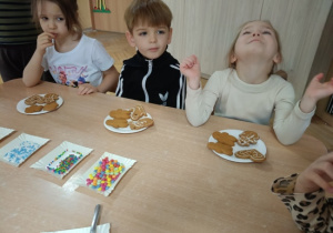 Dekorowanie pierniczków.