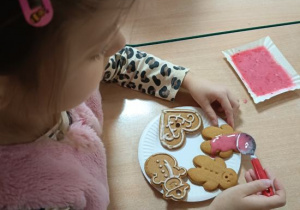 Dekorowanie pierniczków.