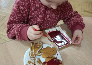 Dekorowanie pierniczków.