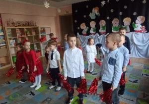 Dzieci występują podczas Jasełek.