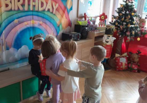 Dzieci składają życzenia