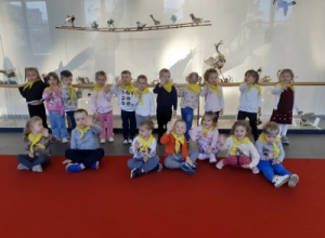 W teatrze.